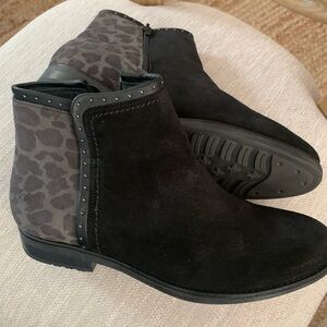 NWOT Bos & Co. Ribos Bootie EU size 41 ( 9.5 - 10 ) US. Blk suede/ grey cheetah